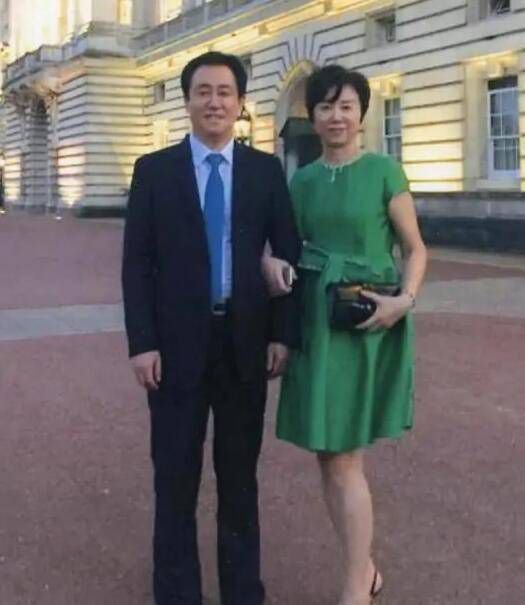 强行挺进美艳老师的后臀视频频